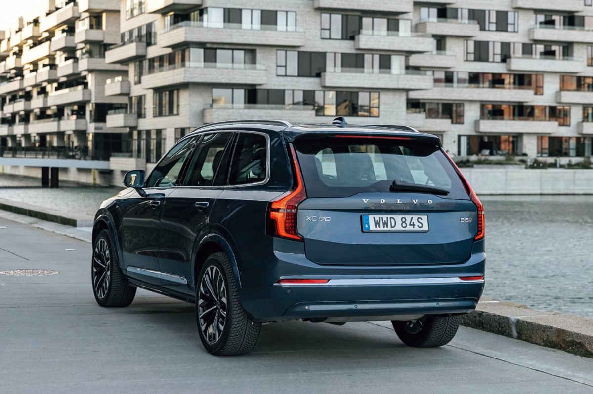 ボルボ「XC90」のインディゴブルー