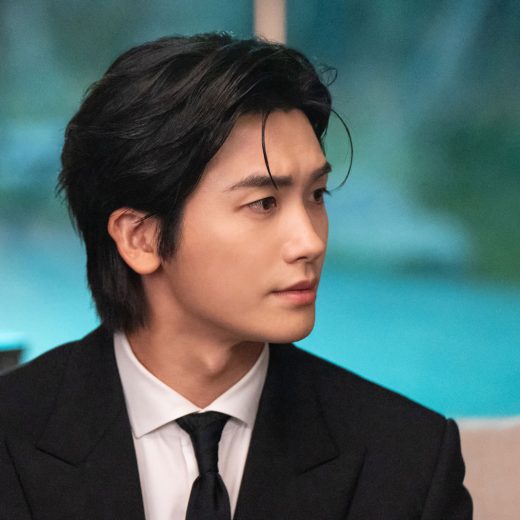 ドラマ『埋もれた心』で主人公のソ・ドンジュを演じるパク・ヒョンシク。『埋もれた心』ディズニープラスで2月21日(金)より独占配信中