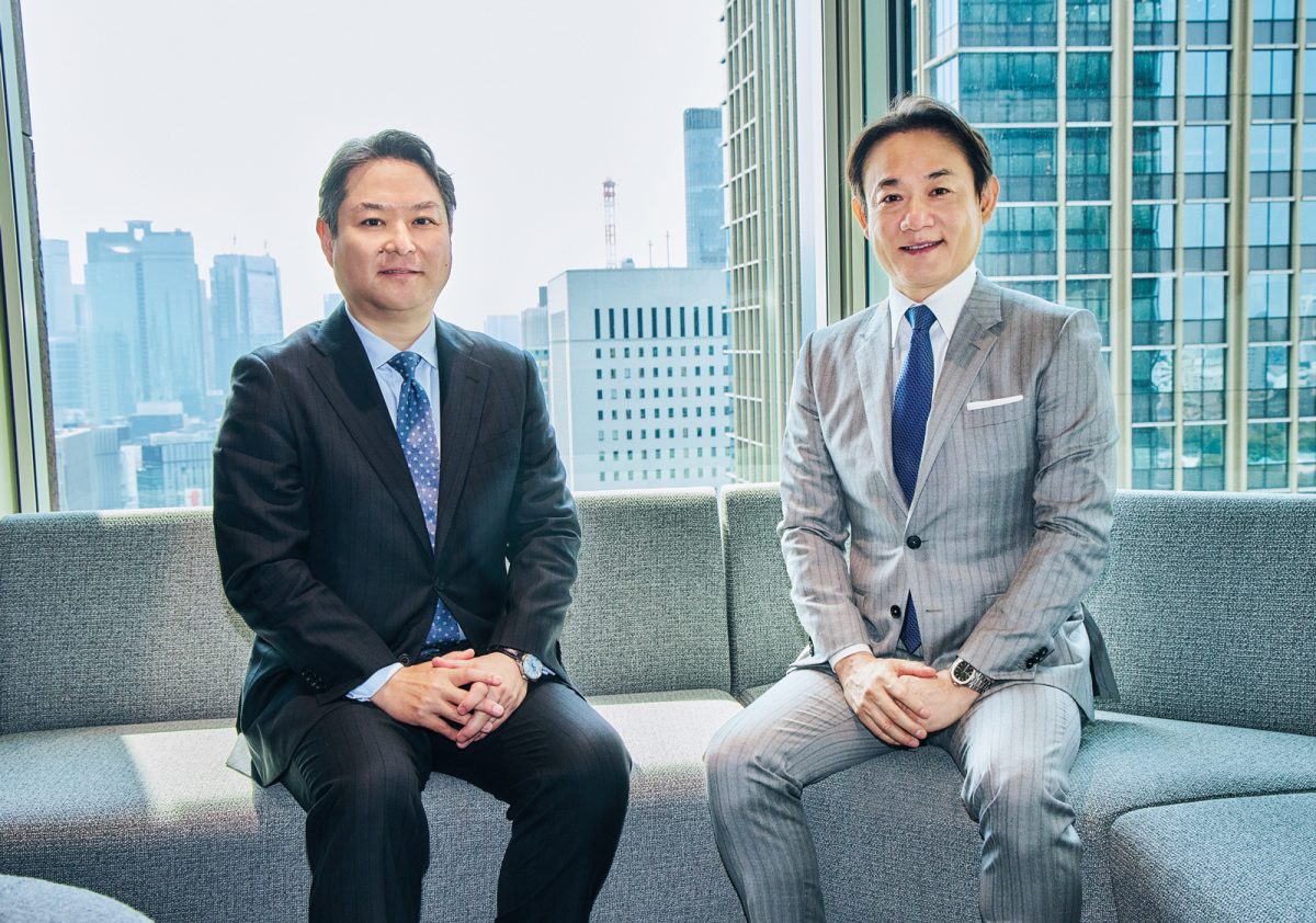 U-ZERO 代表取締役 CEO兼CPOの三村真宗氏と、富士通 執行役員専務 エンタープライズ事業 CEOの福田譲氏
