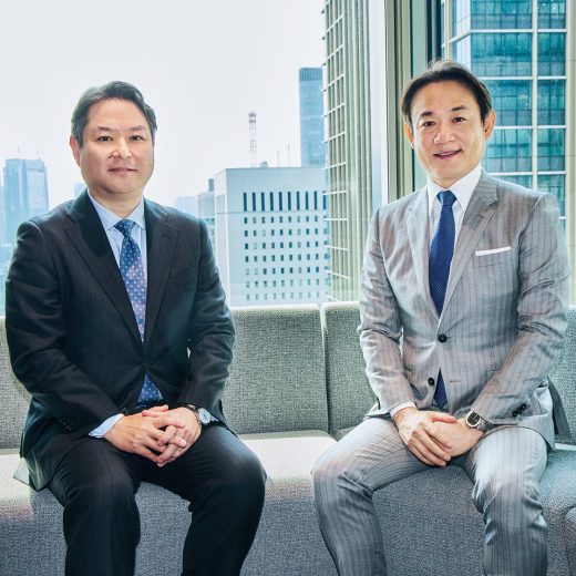U-ZERO 代表取締役 CEO兼CPOの三村真宗氏と、富士通 執行役員専務 エンタープライズ事業 CEOの福田譲氏