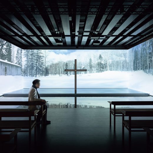「VS.」の建物の中に原寸で再現された「水の教会」