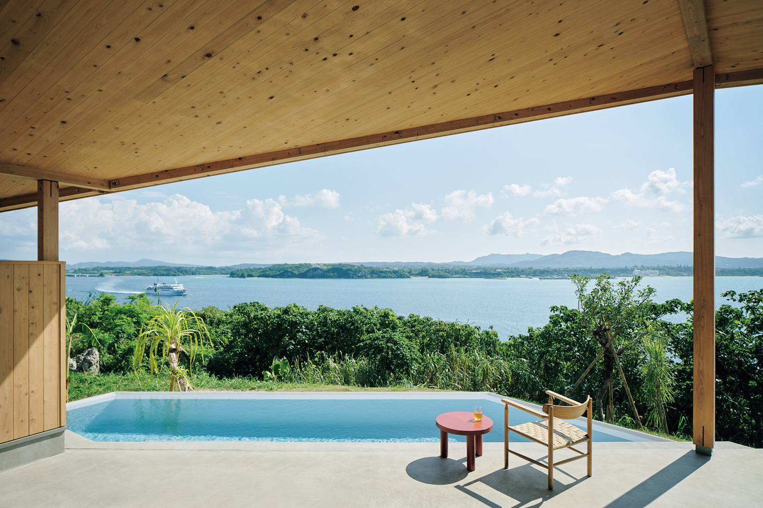 「YAWN YARD Kouri Island」のテラスプール