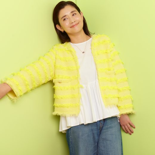 微笑む石田ひかり
