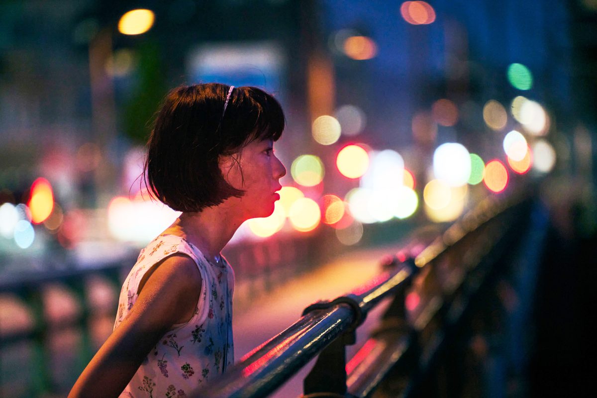 映画『ルノワール』の場面写真／夜道に佇むフキ
