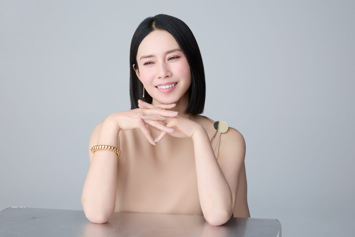 微笑む中谷美紀さん