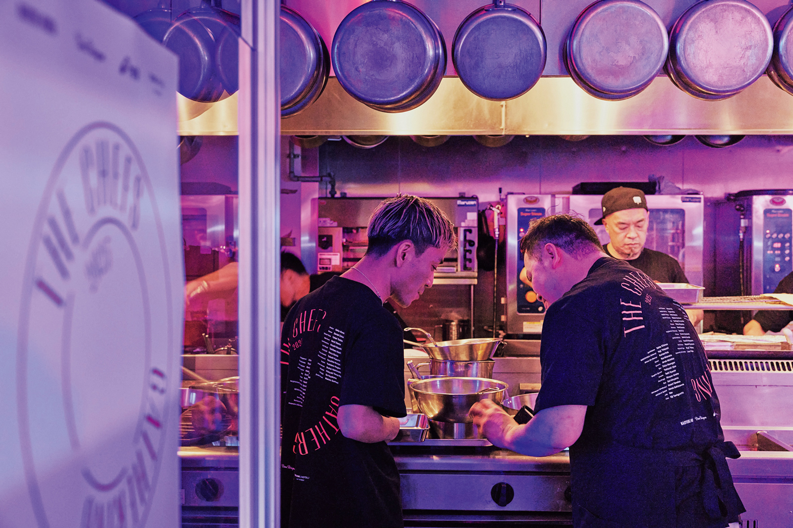 「The Chefs Gathering」で料理を作るシェフたち