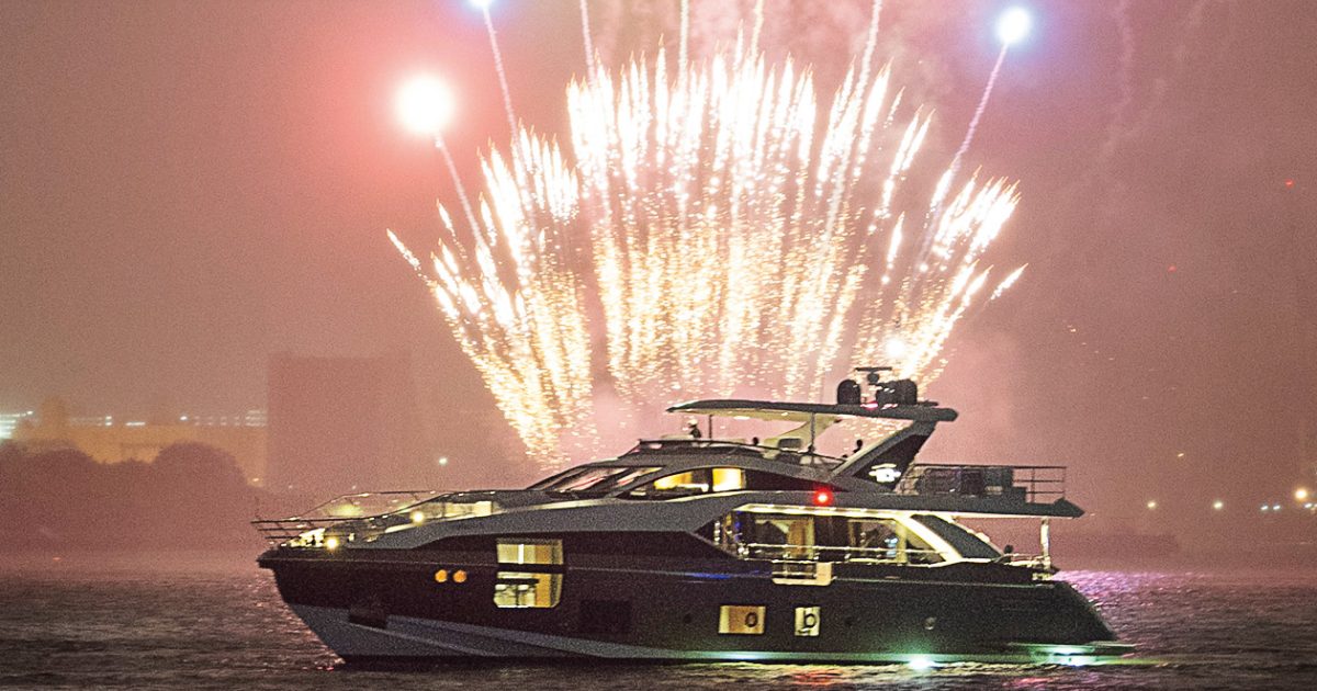 日本でも海で過ごすセレブリティが増殖中。ラグジュアリーヨット