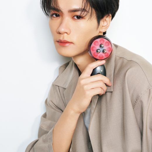 「エネボール® マグネティックRFモード」を使う川村壱馬氏