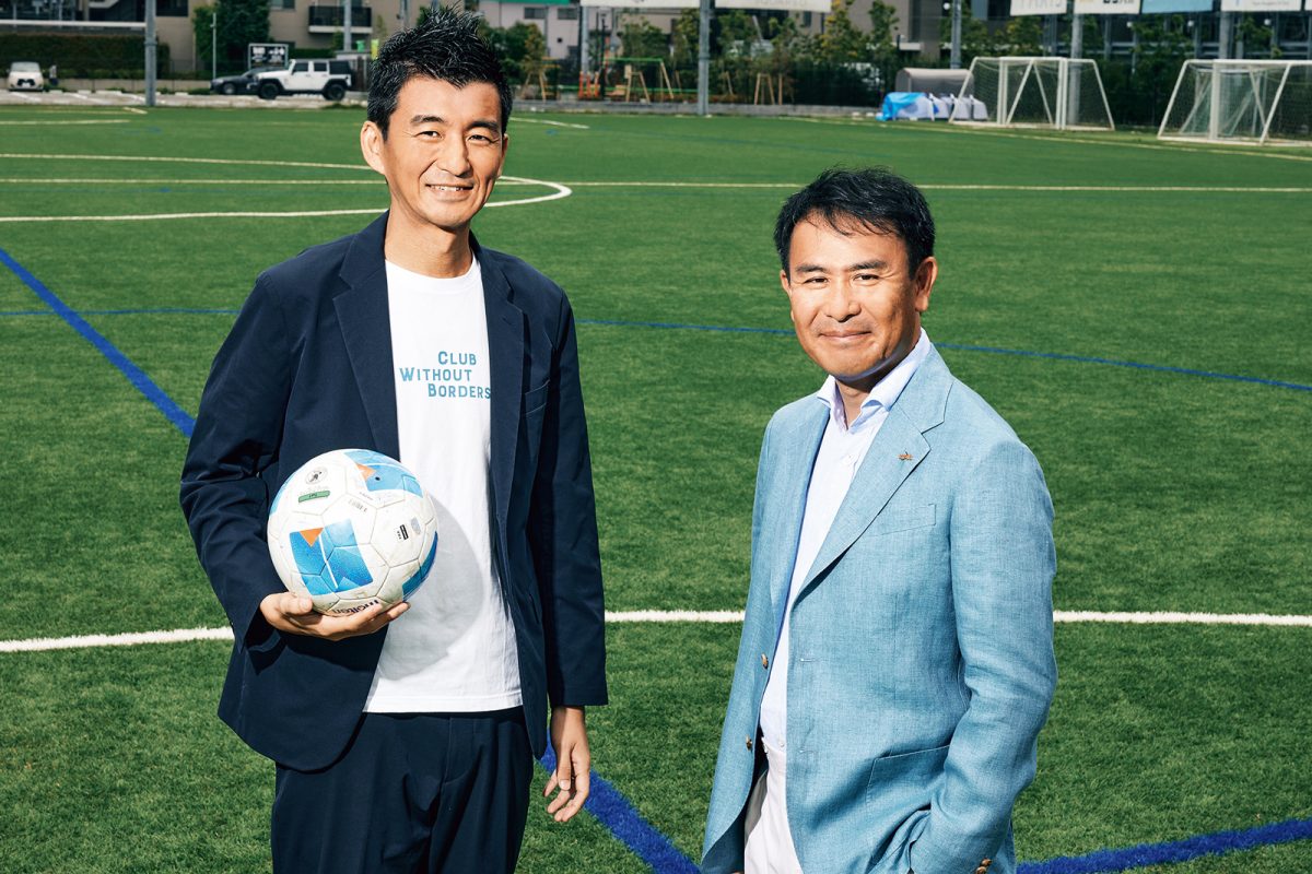 スピック代表取締役社長の芝田崇行氏と、鎌倉インターナショナル代表取締役オーナーの四方健太郎氏
