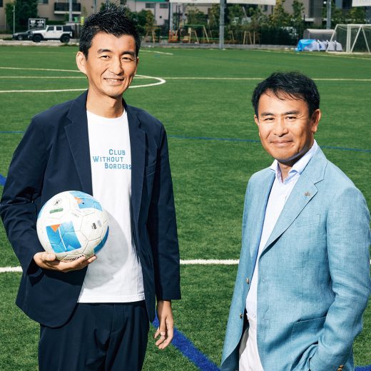 スピック代表取締役社長の芝田崇行氏と、鎌倉インターナショナル代表取締役オーナーの四方健太郎氏
