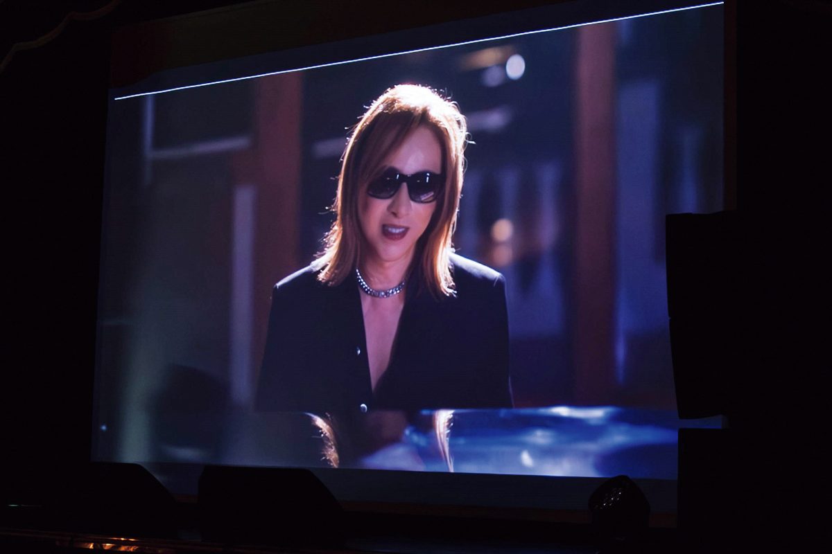 ビデオ出演するYOSHIKI氏