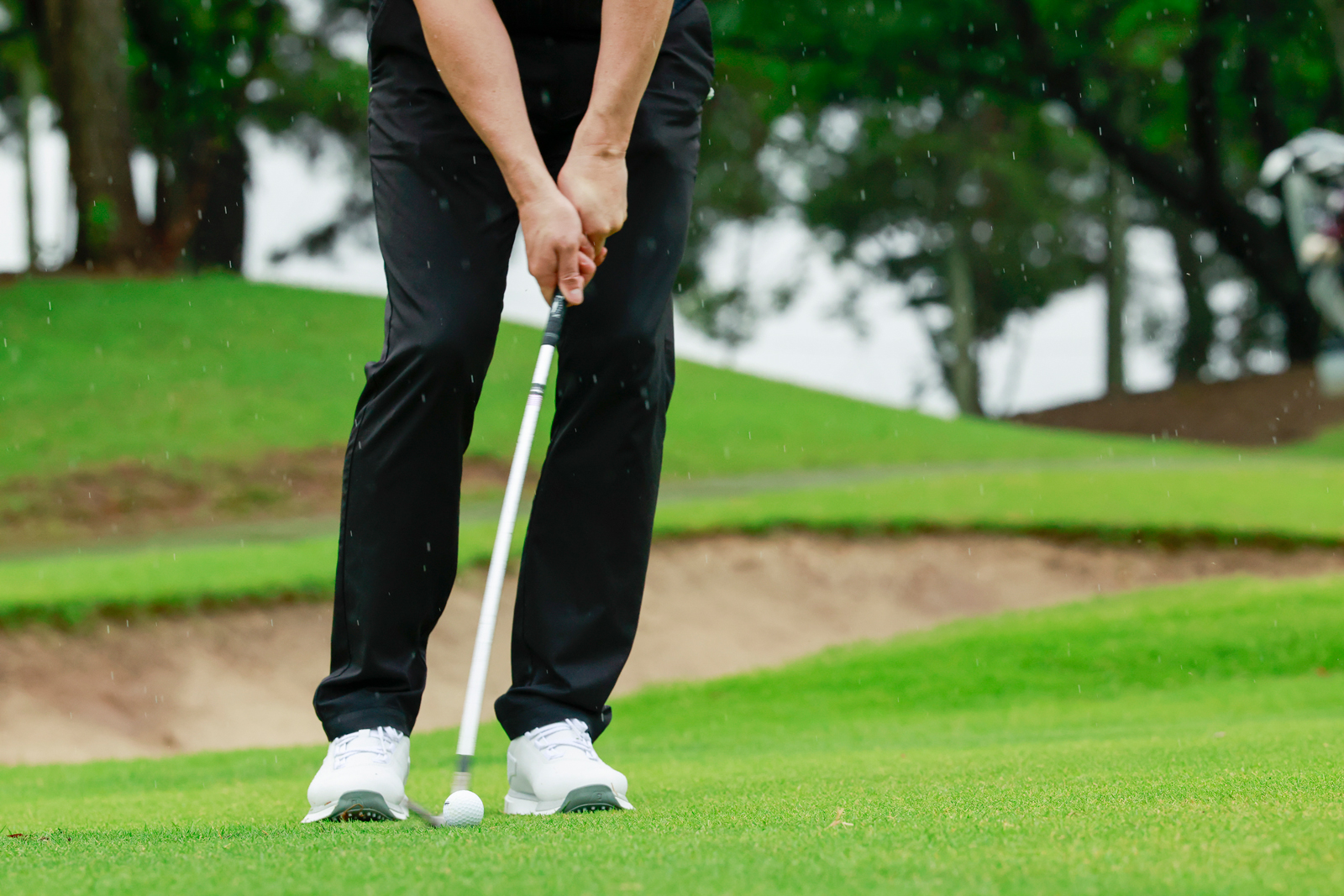 吉田洋一郎の最新ゴルフレッスン／高い球を打つためのスプリットハンドアプローチドリル