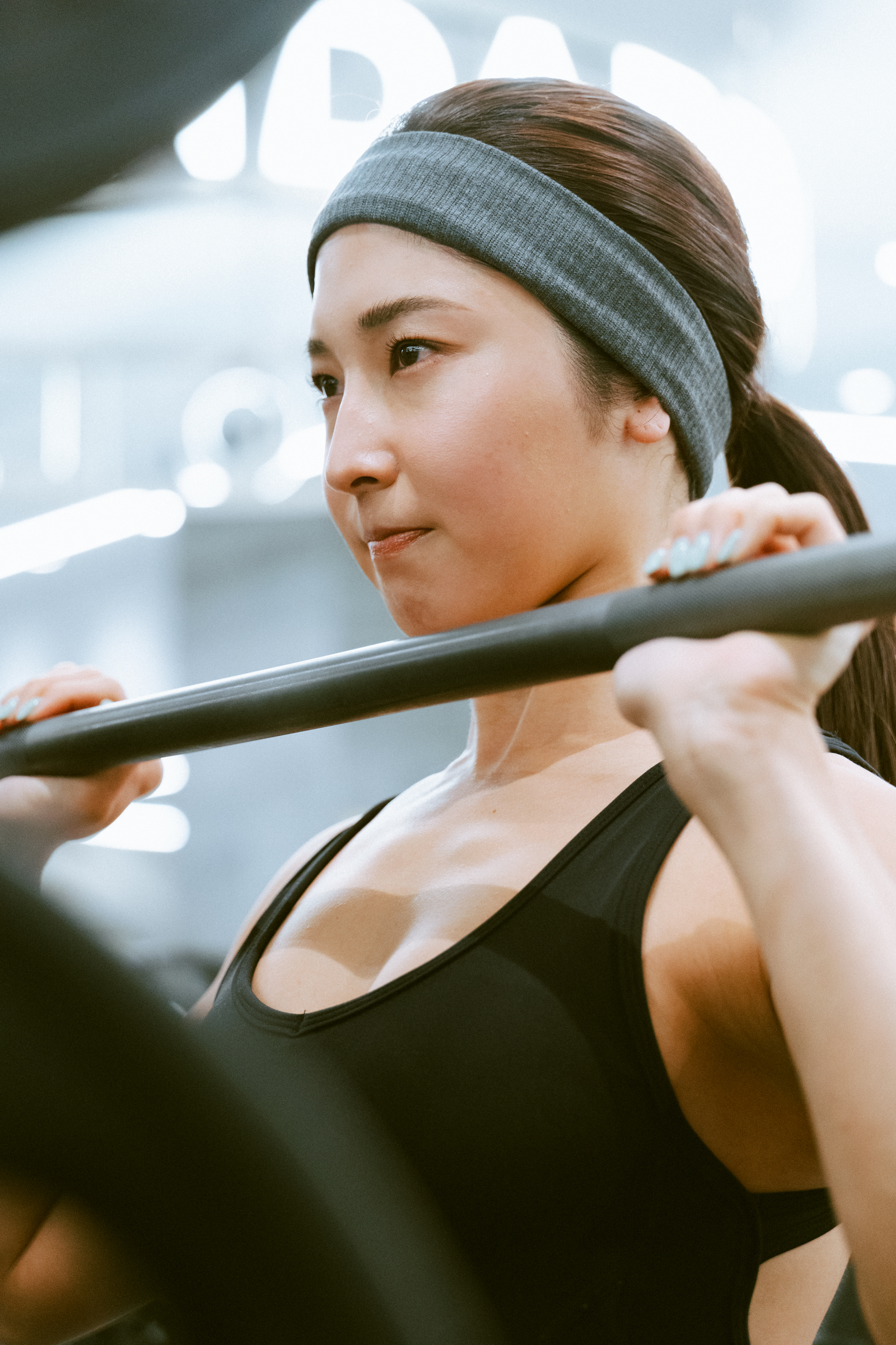 フォロワー数80万人YouTuber・ちゃぴさんです。の肉体美「腹筋よりも背中や足を鍛えるほうが痩せますよ」 | GOETHE