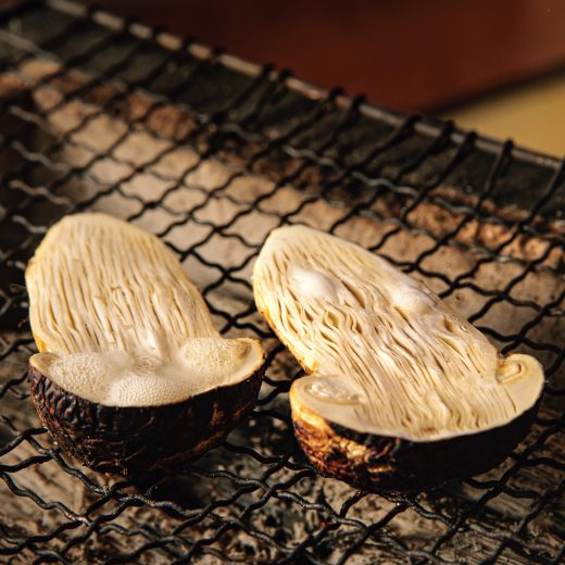 「割烹 樋山」の焼き松茸