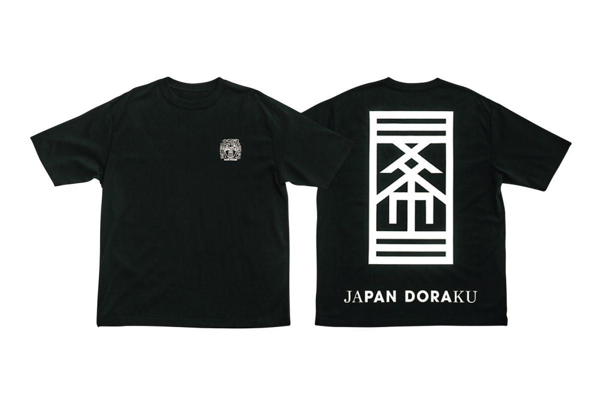「JD 2025 in 二条城」のエンブレムプリントTシャツ・黒