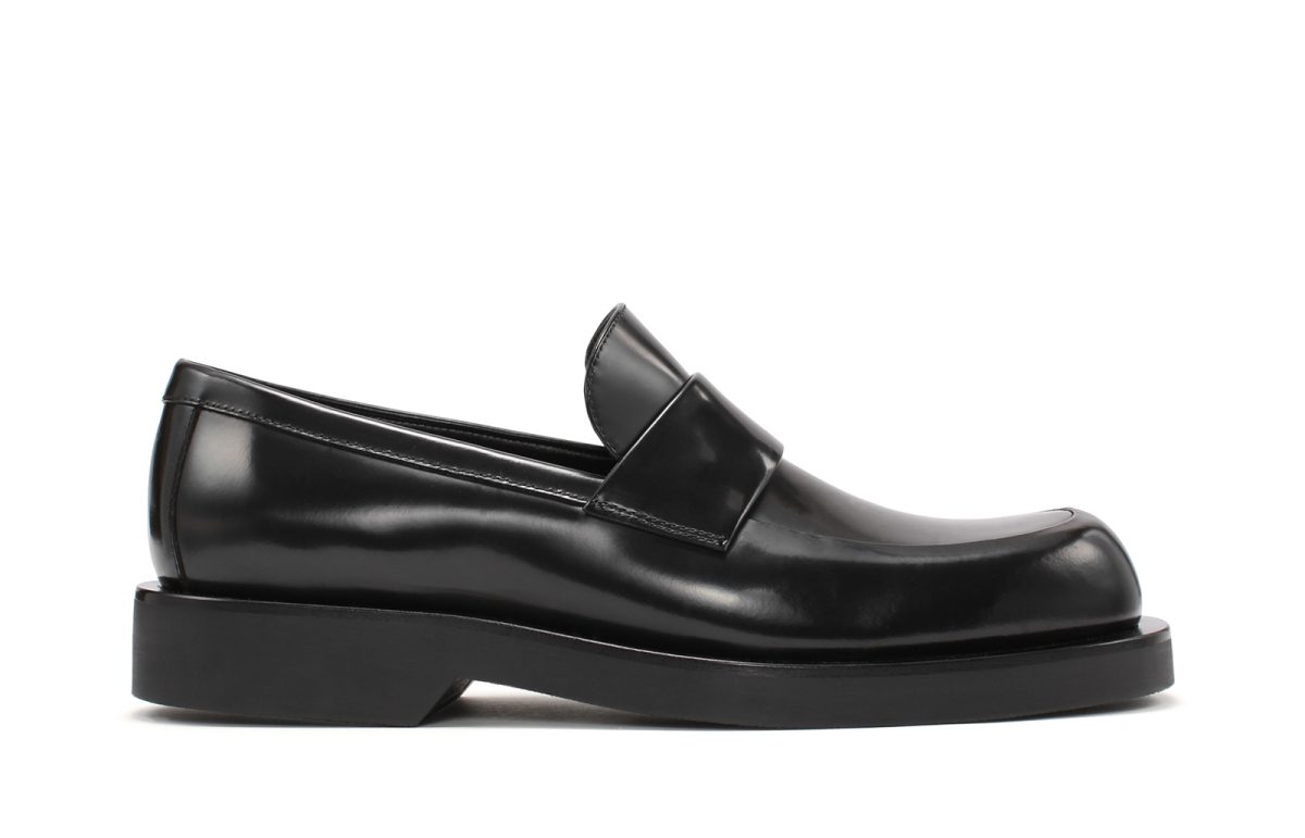 ジミー チュウの新作ローファー「BUFF」／BUFF LOAFERAQO BLACK