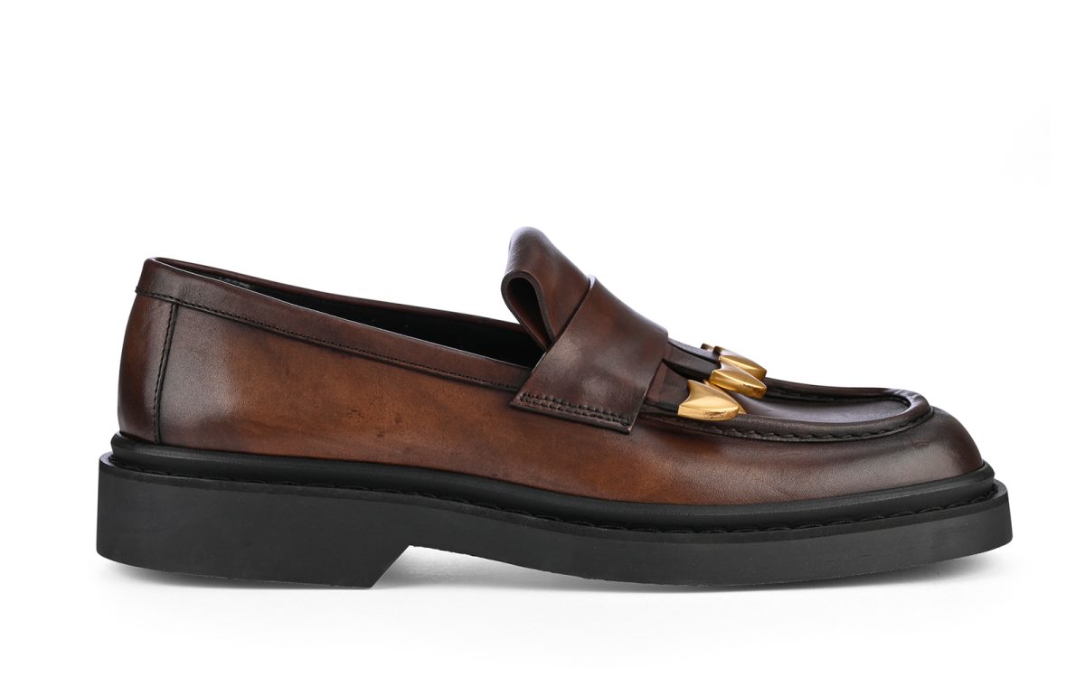 ジミー チュウの新作ローファー「BUFF」／BUFF TASSEL LOAFER - BURNISHED LEATHER MOCHA