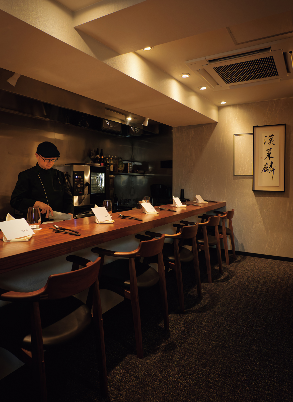 「漢菜麟」のカウンター