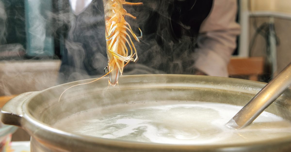 南粤美食｜秋元康が衝撃を受けた、16名貸切のみ予約可能な名物“育てる”粥鍋とは