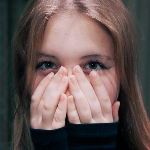 本音を隠して病む人と病まない人の違い、を科学的に分析すると