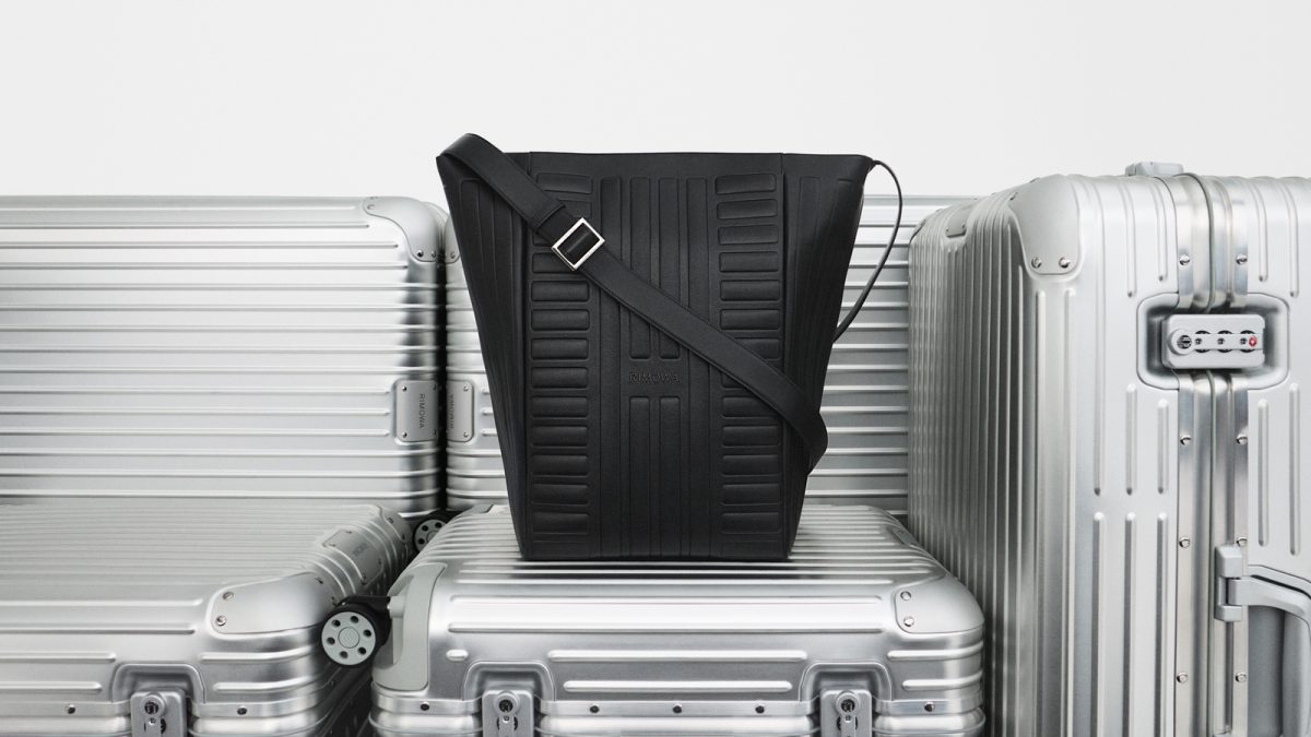【新品】レザータグ付きRIMOWA リモワ インナーバッグ PCバッグ リモワ初のレザーバッグが登場！グルーヴ(溝)を纏う4モデルが