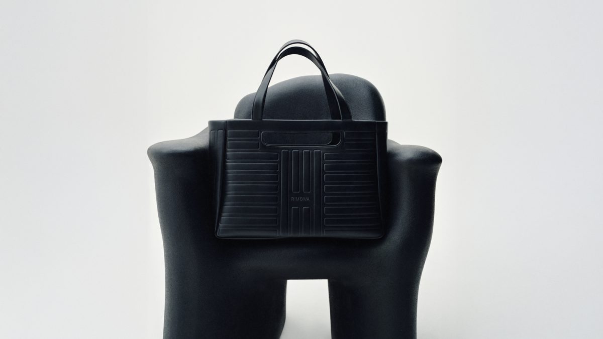 リモワ初のレザーライン「グルーヴ コレクション」が登場