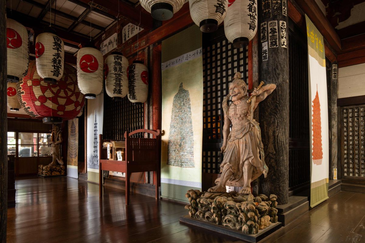 陳見非(チェン・ジエンフェイ)氏による4つの仏塔「雷峰塔」「保俶塔」「白塔」「六話千文・象」