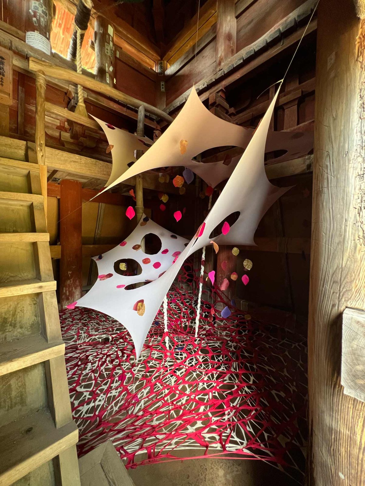 宇野裕美氏の作品「散華(2025年)」