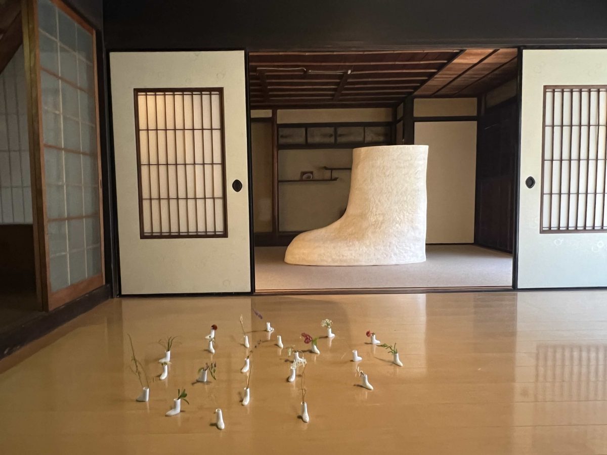 本原令子氏の作品「雨をあつめる器 (2025年)」