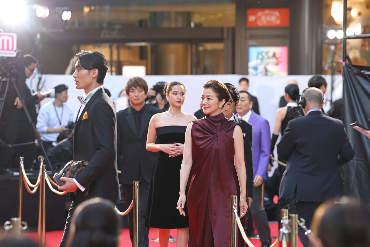 東京国際映画祭のレッドカーペットに登場した『栄光のバックホーム』チーム