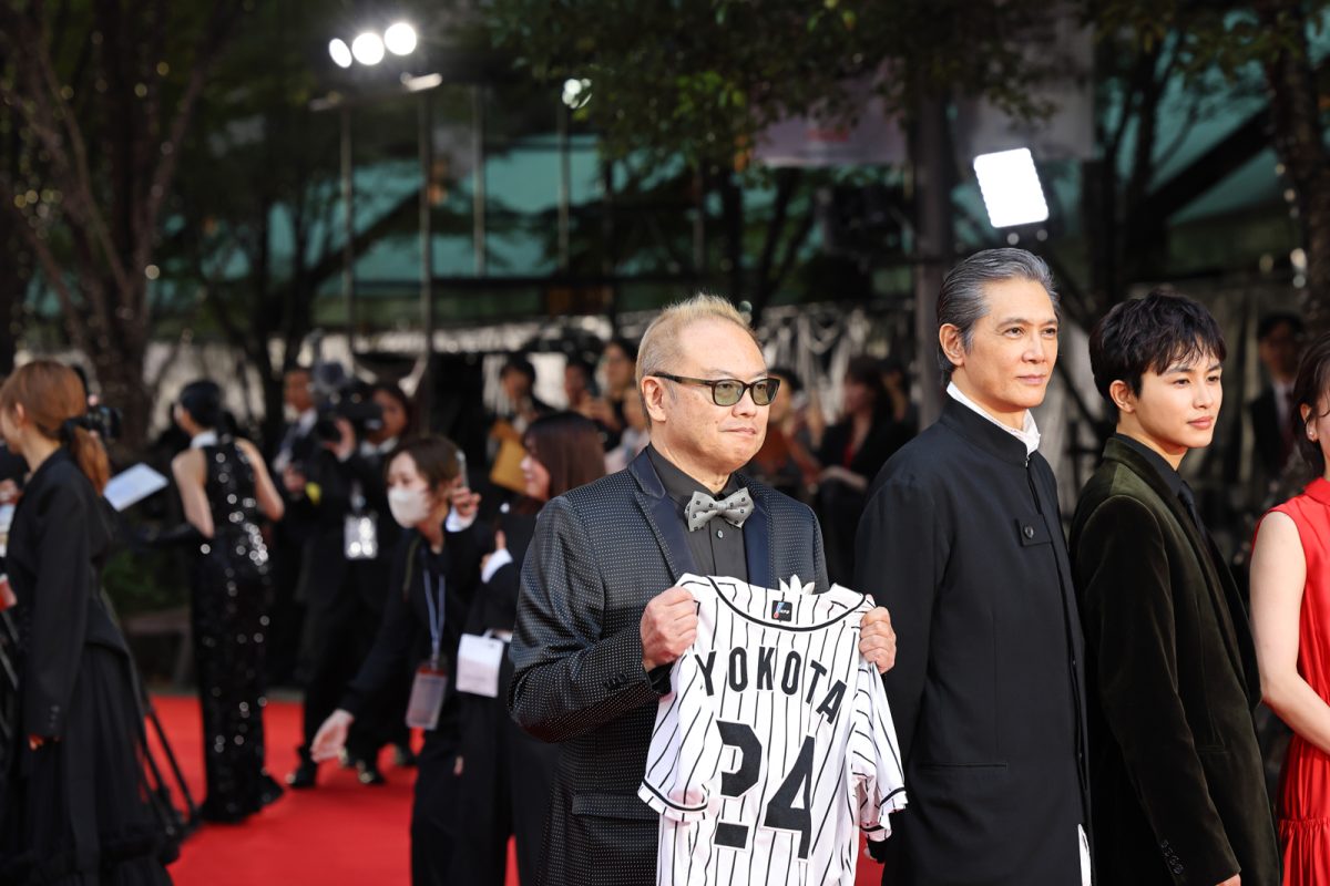 東京国際映画祭のレッドカーペットに登場した『栄光のバックホーム』チーム