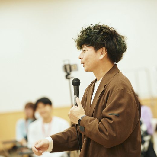 講義をする桝本壮志氏
