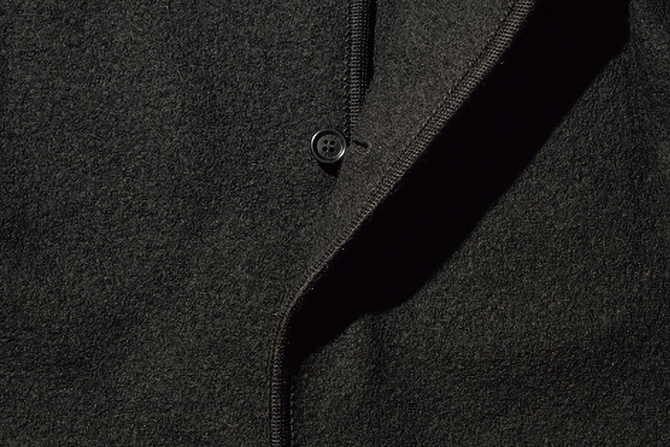 リアのノーカラージャケットのボタン