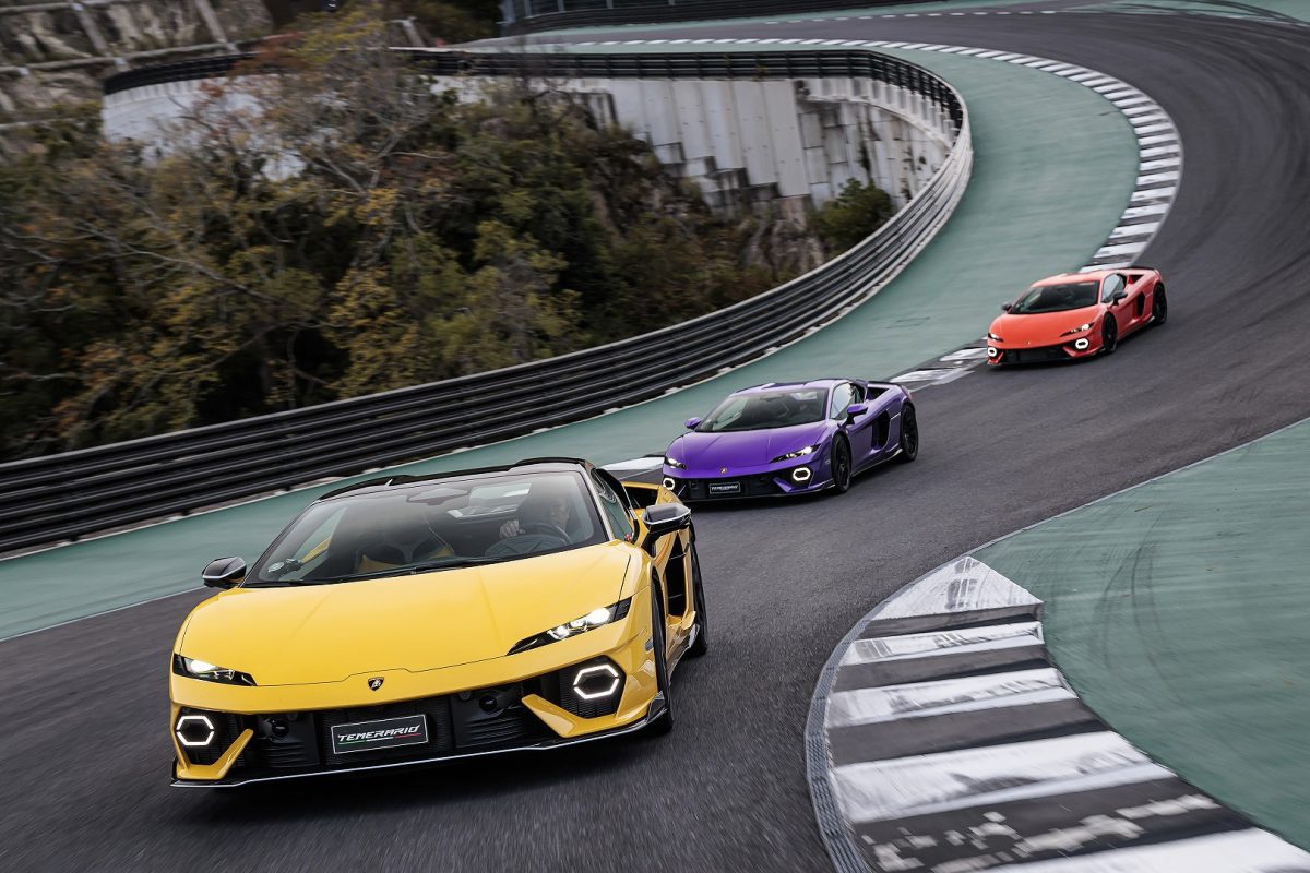 ひとめでランボルギーニの一員だとわかるカッティングエッジなスタイリングに、六角形のライトシグネチャーが未来的なアクセントをつけている。
