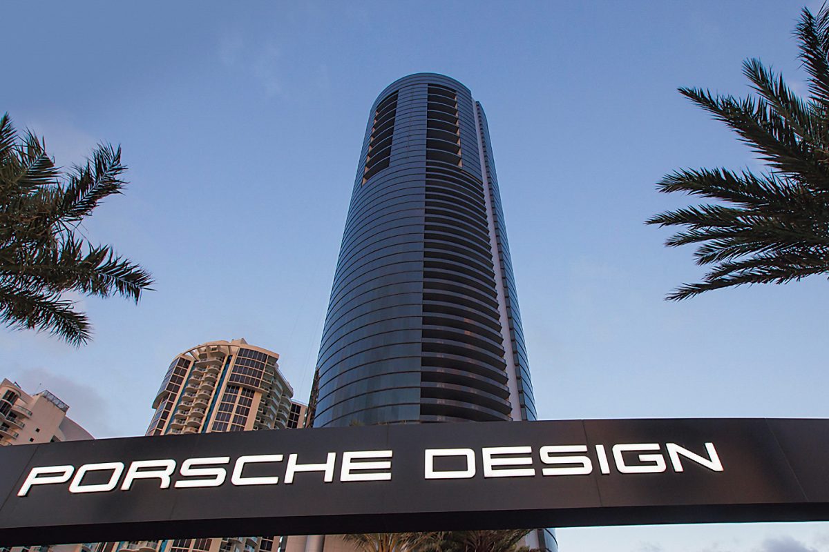 「ポルシェ デザイン タワー」マイアミのサイン