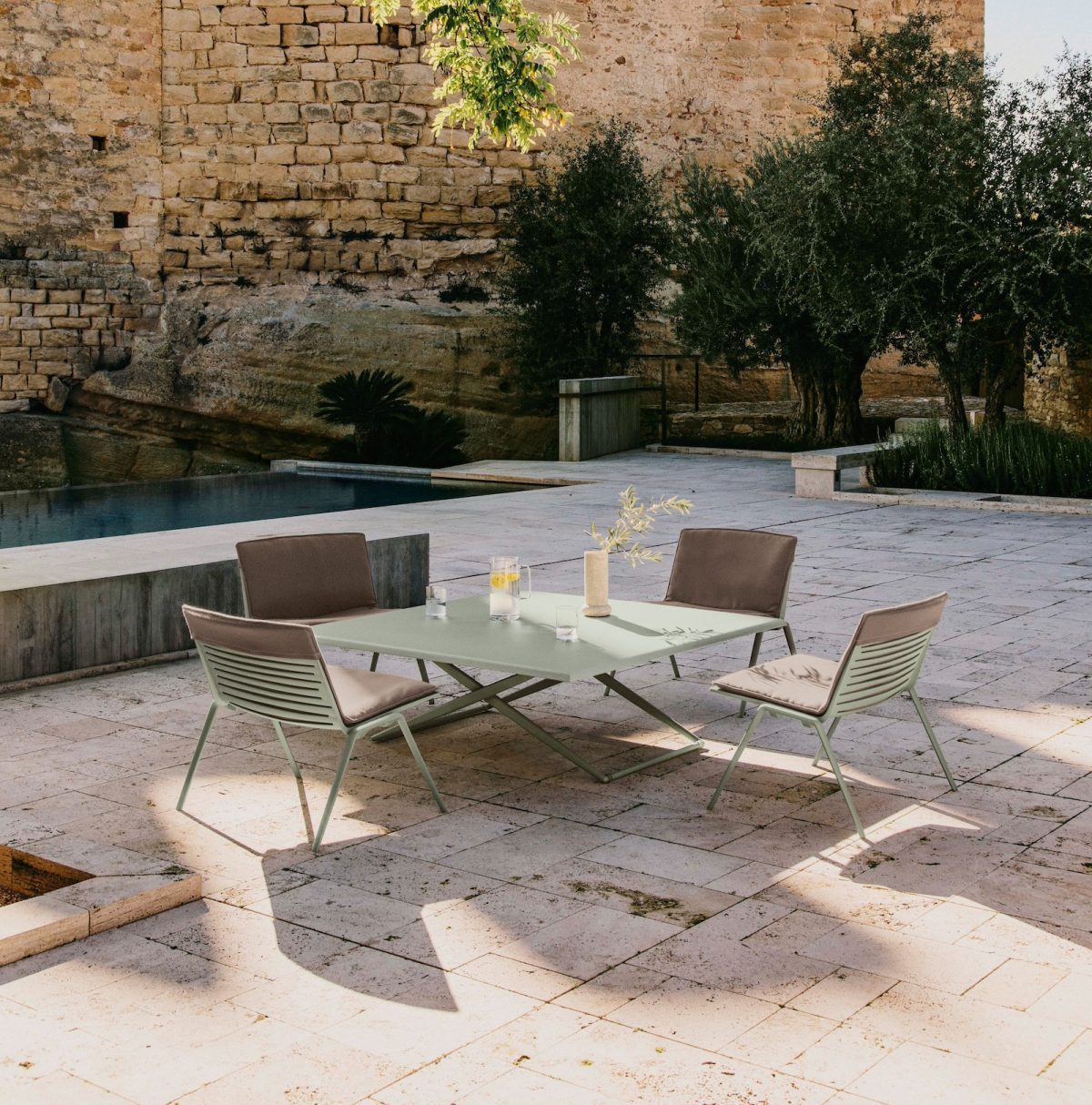 イタリアのアウトドア家具ブランド・FAST（ファスト）の「ZEBRA」