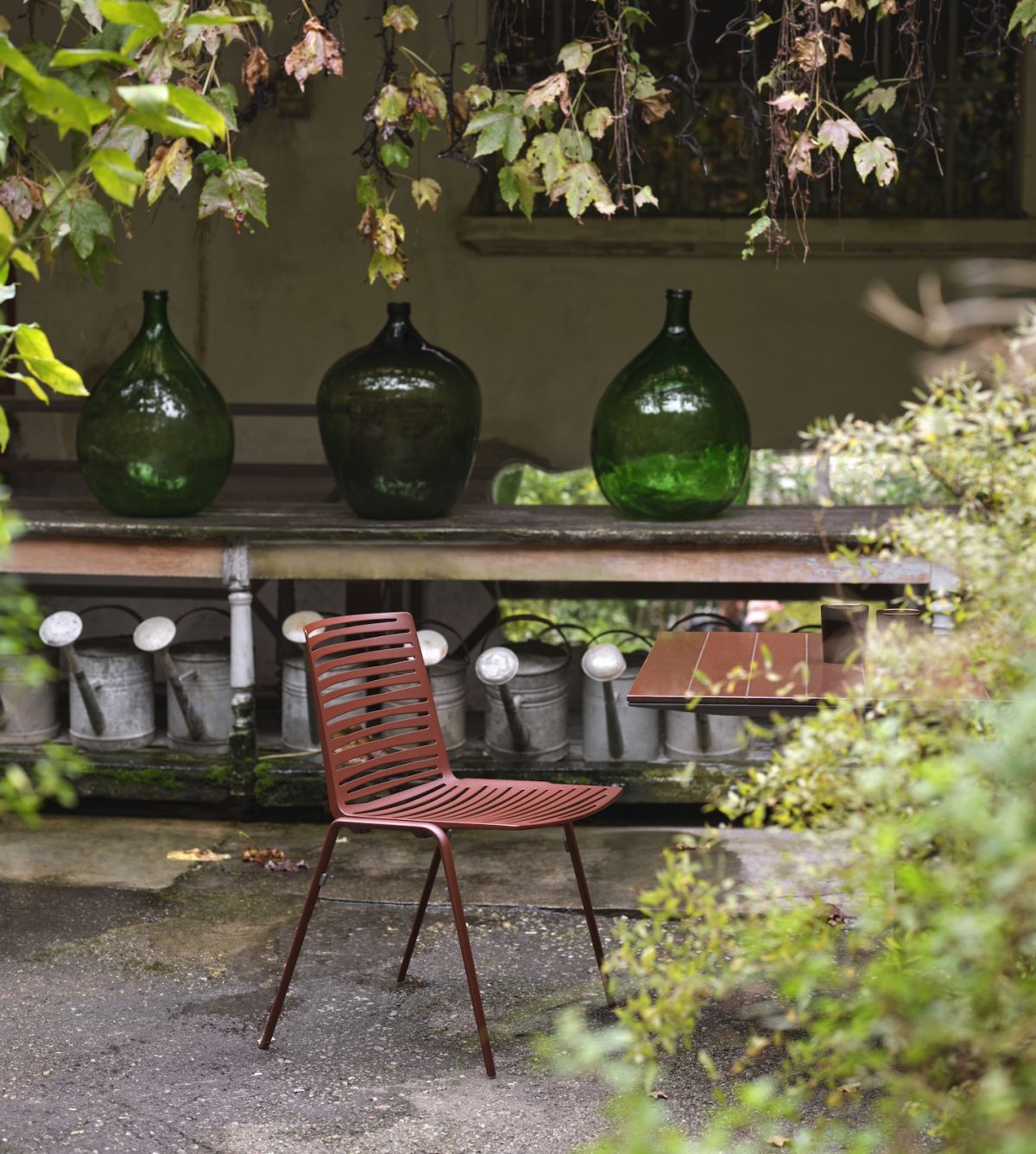 イタリアのアウトドア家具ブランド・FAST（ファスト）の「ZEBRA」