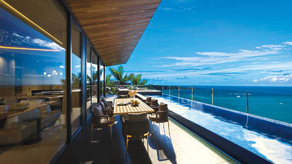 「ESQVA THE HEAVENS OKINAWA Villa OCEAN ＆ Villa SKY」テラス