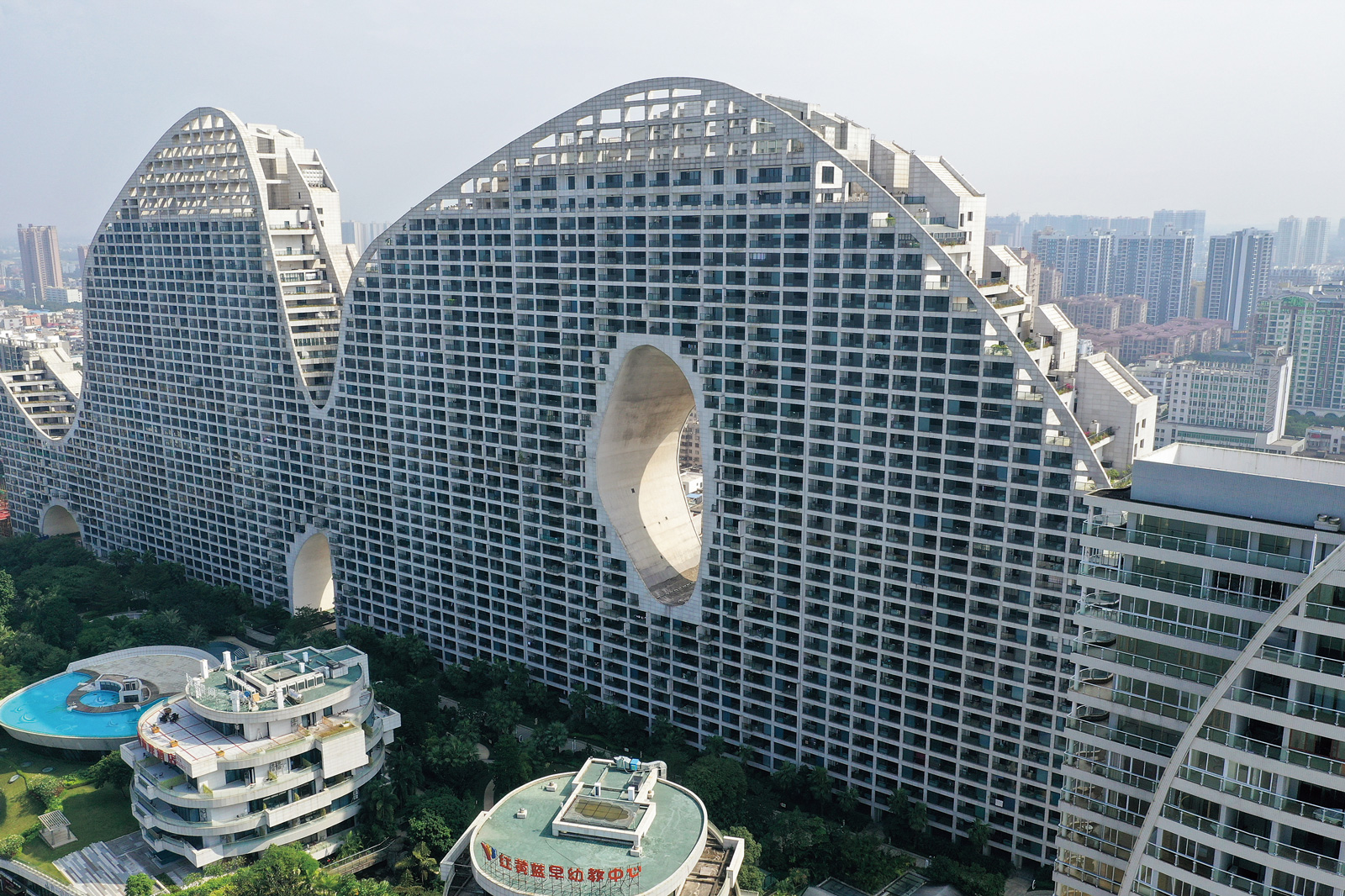 「フェイク・ヒルズ」