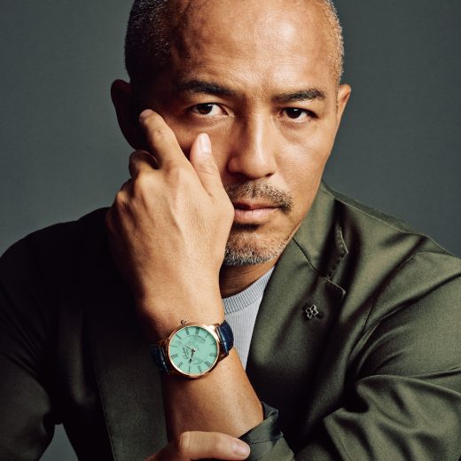 「セネタ・マイセン」を身につけた小野伸二氏