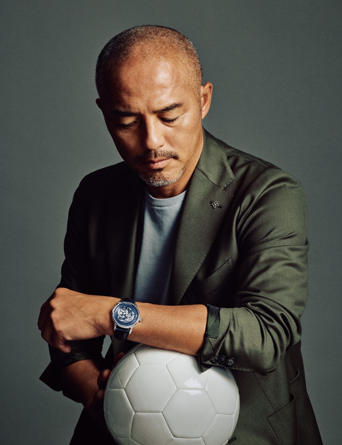 「パノマティック・カレンダー」を身につけた小野伸二氏