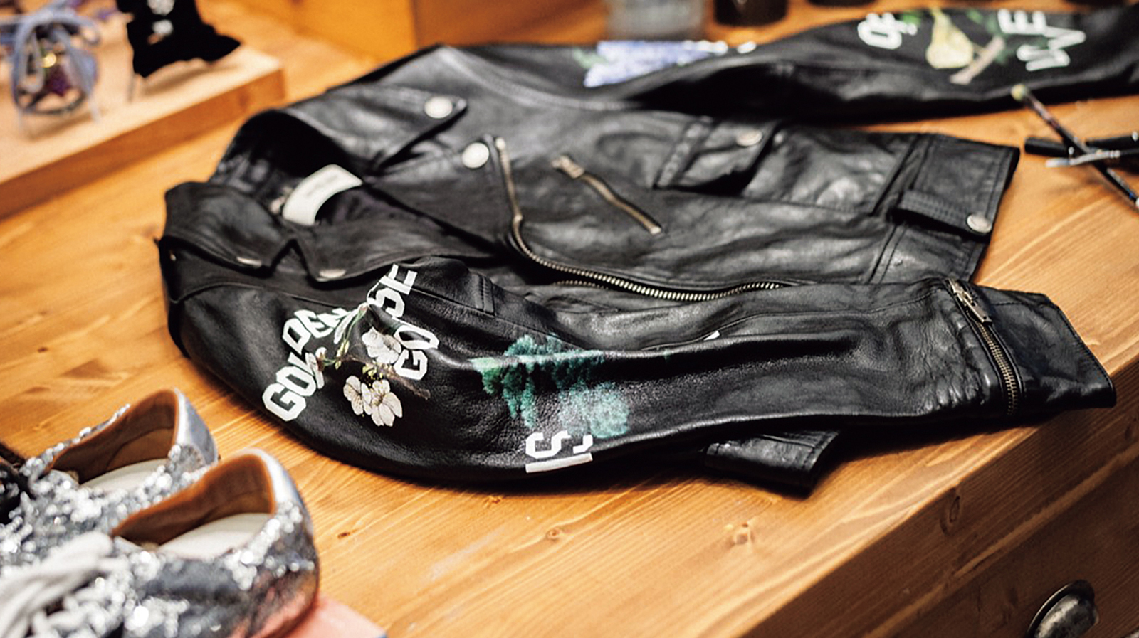 職人と創るカスタムウェア。イタリア発「ゴールデングース」の旗艦店が