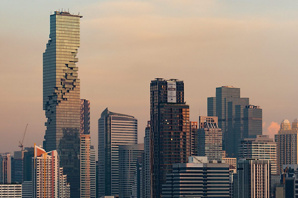 夕景の「キングパワー・マハナコン」