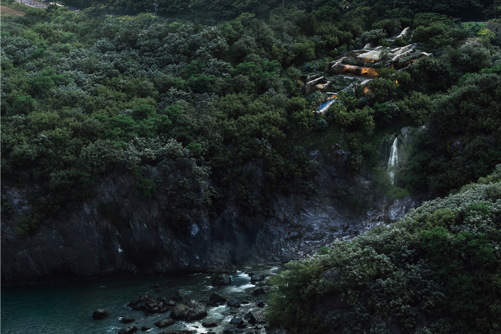 NOT A HOTEL YAKUSHIMA