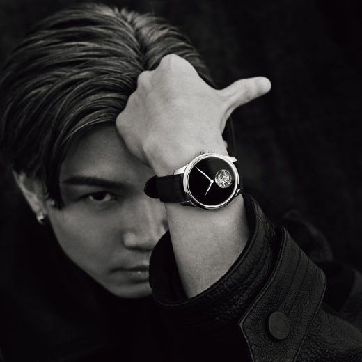 H.モーザー「エンデバー・トゥールビヨン コンセプト ベンタブラック®」を身につける岩田剛典さん