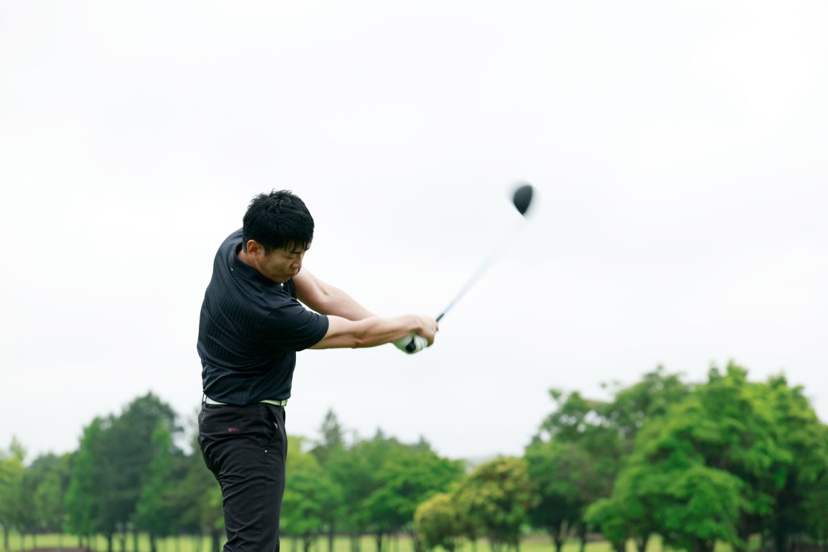 吉田洋一郎の最新ゴルフレッスン/いつまでも“手打ち”が直らないのはなぜか。鍵は「体と腕のシンクロ」にある
