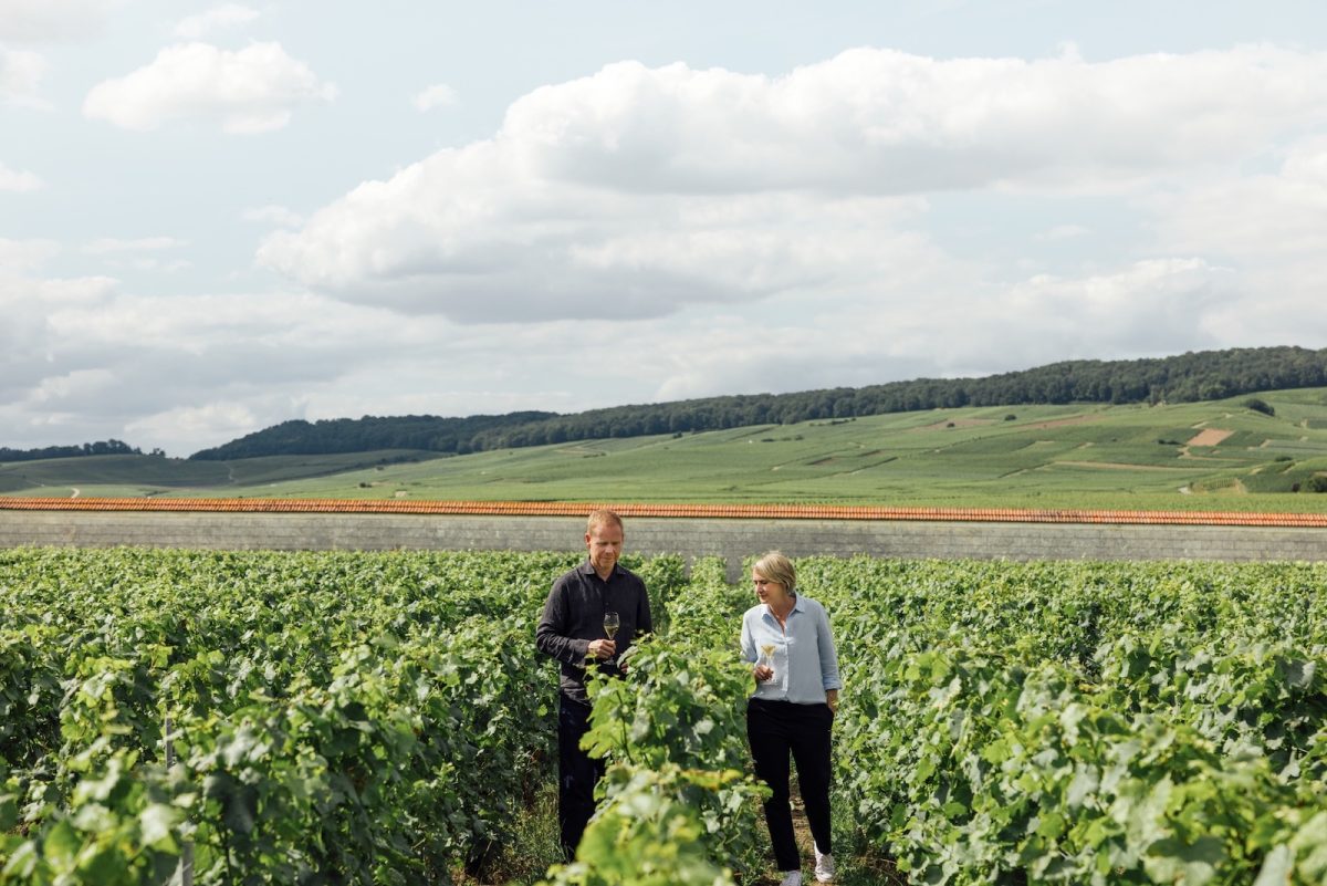 マックス・リヒター氏と、最高醸造責任者のジュリー・カヴィル氏（写真右）。