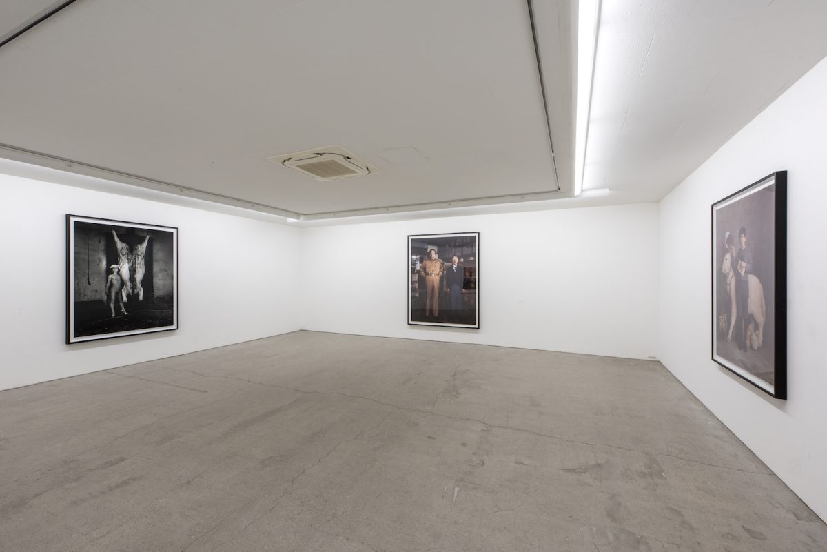 「森村泰昌 活動40周年記念展 勝手にしやがれ」展示風景
〈My Favorite 4〉は大判プリントで発表。