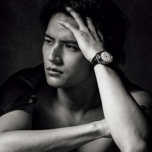 ブレゲ「クラシック スースクリプション 2025」を身につける水上恒司氏