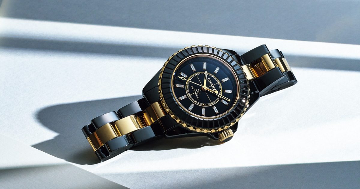 シャネル、高耐性ブラック×ゴールド×ダイヤモンドの腕時計「J12